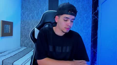 Mike 0233 online show from January 8, 3:56 am