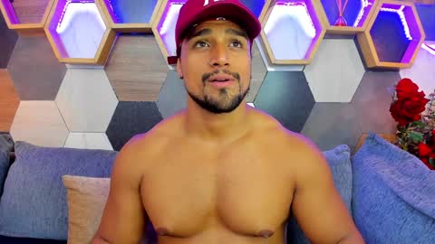 Snapshot of mike_estevess chatting on February 6, 3:41 pm online show from February 6, 3:41 pm