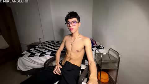 Mike Pineapple online show from December 22, 4:30 am