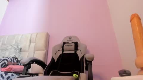 mikebradley15 online show from April 14, 7:00 am