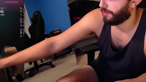 Snapshot of mikehawk1589 chatting on December 2, 5:08 am mikehawk1589 online show from December 2, 5:08 am