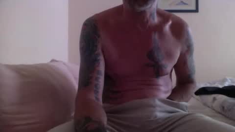 Snapshot of mikelebon chatting on October 26, 1:23 pm 420money online show from October 26, 1:23 pm