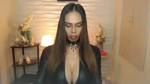 Mistress MikeyAlawi online show from December 3, 6:11 pm