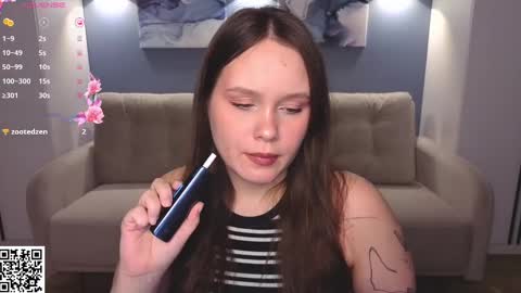 Snapshot of miki_miki_cutie chatting on February 28, 9:01 pm Mikki online show from February 28, 9:01 pm