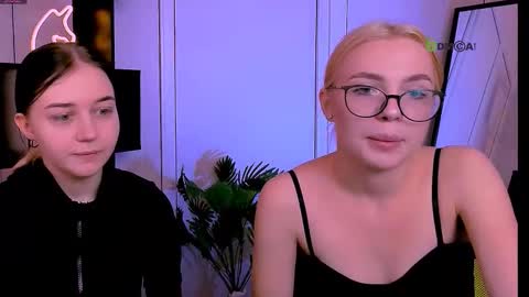 miki_ti online show from October 27, 9:31 am