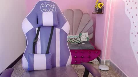 Mikka 3 online show from November 7, 6:43 pm