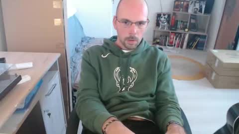 mikmik91 online show from October 17, 2:10 pm