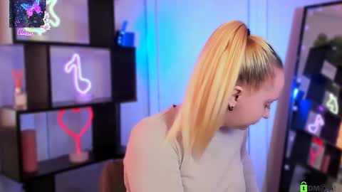 mila_glow online show from March 6, 6:23 am