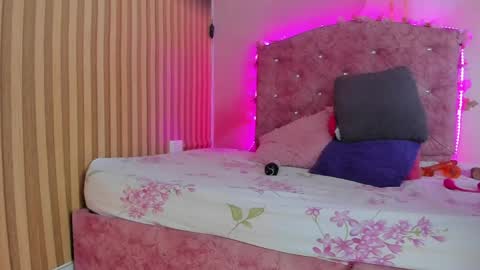 mila_grace_ online show from April 13, 6:45 pm