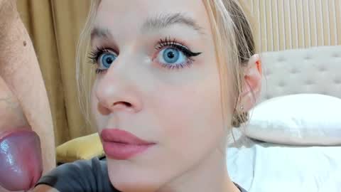 Julia and Edson online show from December 29, 1:34 am