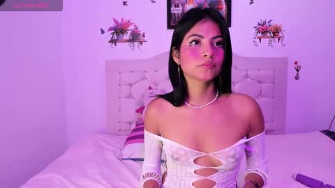 laura online show from November 17, 3:31 am