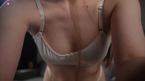 milablum online show from December 10, 11:19 pm