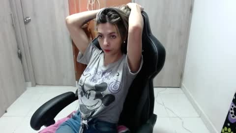 milacoxx8819 online show from February 9, 2:17 am