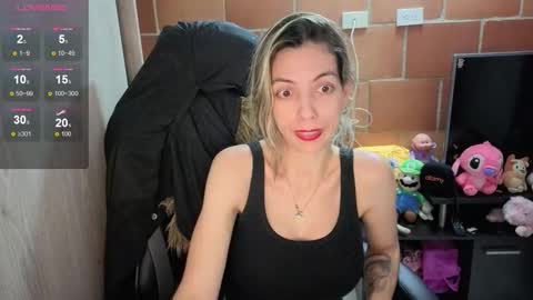 milacoxx8819 online show from October 12, 1:09 am