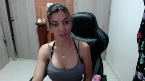 milacoxx8819 online show from February 3, 9:50 pm