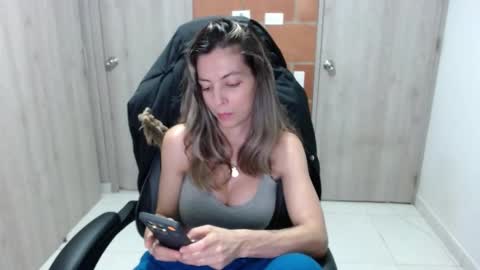 milacoxx8819 online show from March 7, 1:31 am