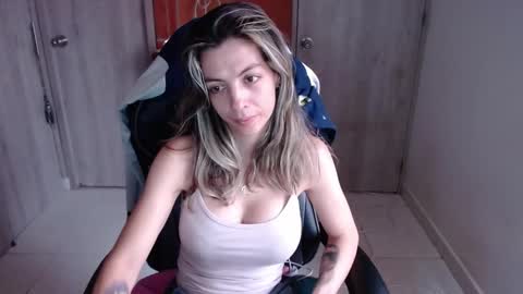 milacoxx8819 online show from February 8, 2:49 pm