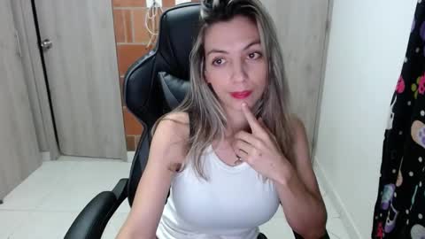 milacoxx8819 online show from February 28, 12:32 am