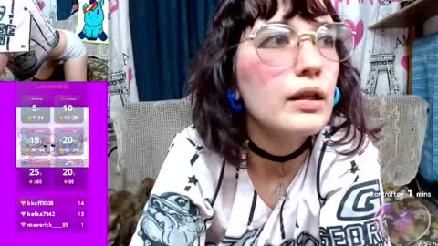 Snapshot of milalunala chatting on September 18, 1:42 am Mila-Lunala online show from September 18, 1:42 am