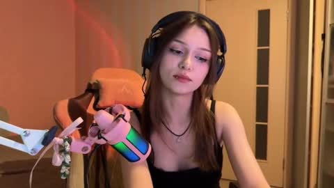 milamiuu online show from January 9, 2:55 pm