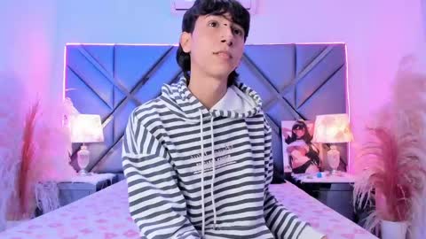 milan_lewiss online show from April 14, 12:30 pm