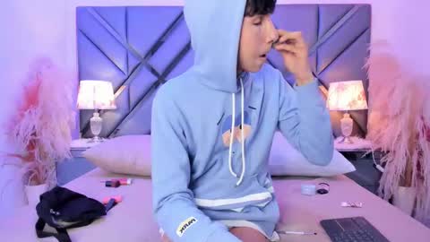 milan_lewiss online show from March 13, 1:25 pm