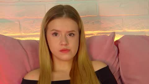 MilanaBalmain online show from October 22, 4:19 pm