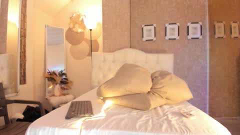 aya online show from October 2, 10:41 pm