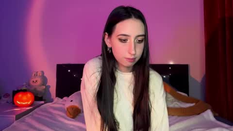 MIla and Viki online show from October 30, 8:42 pm