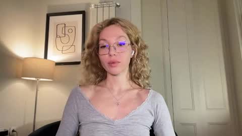 Mila online show from February 25, 5:05 pm