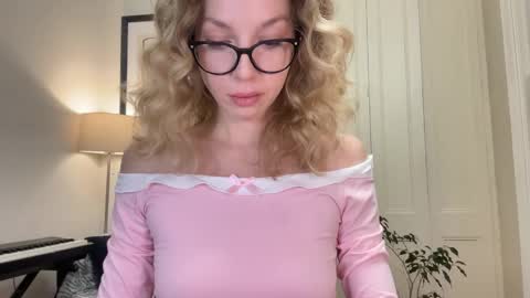 Mila online show from October 21, 4:10 pm