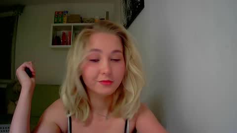 Snapshot of milena391630 chatting on September 22, 10:14 pm Milena new nonude shy blonde natural online show from September 22, 10:14 pm