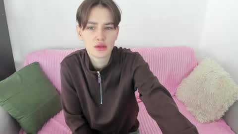 milenakeeks online show from March 25, 8:54 am