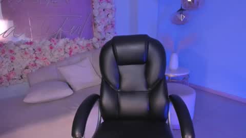 Miley Cruz  IG miley model23 online show from February 15, 10:52 pm