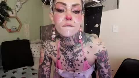 Isabella online show from July 16, 2:20 pm