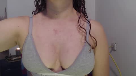 Snapshot of milf_valeria chatting on September 8, 3:22 pm Valeria online show from September 8, 3:22 pm