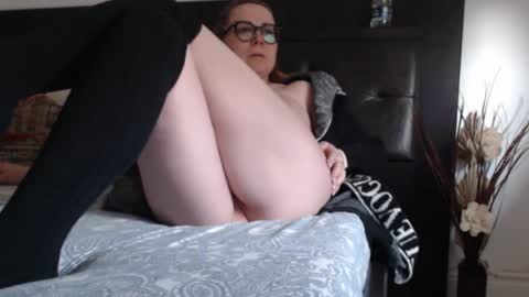 Snapshot of milfbiglips38 chatting on February 25, 8:47 am milfa online show from February 25, 8:47 am