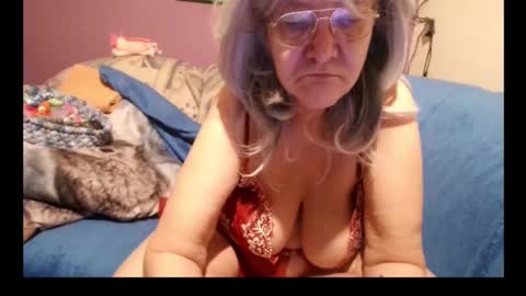 Snapshot of milfchantal chatting on January 26, 9:51 am Milfchantal online show from January 26, 9:51 am