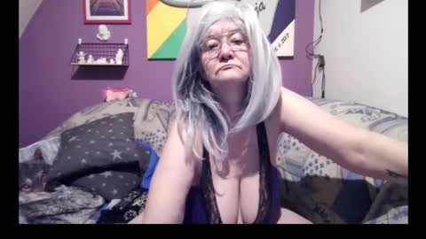 Snapshot of milfchantal chatting on March 5, 5:18 pm Milfchantal online show from March 5, 5:18 pm