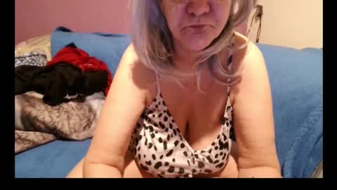 Snapshot of milfchantal chatting on January 25, 2:58 am Milfchantal online show from January 25, 2:58 am
