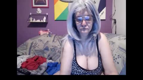 Snapshot of milfchantal chatting on February 17, 7:58 am Milfchantal online show from February 17, 7:58 am