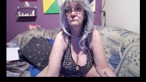 Snapshot of milfchantal chatting on March 3, 4:15 pm Milfchantal online show from March 3, 4:15 pm