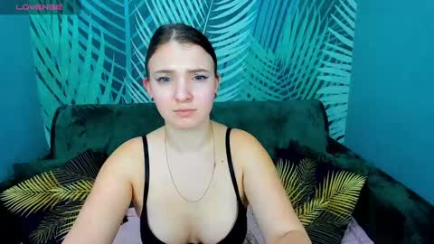 Snapshot of milinafox chatting on March 7, 12:01 pm milinafox online show from March 7, 12:01 pm