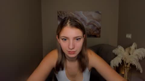 Snapshot of milinafox chatting on September 22, 1:21 am milinafox online show from September 22, 1:21 am