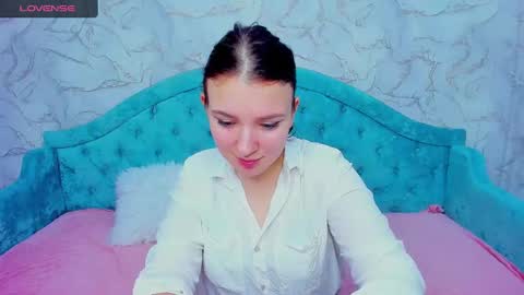 Snapshot of milinafox chatting on February 7, 1:25 am milinafox online show from February 7, 1:25 am