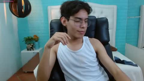 M I L I  T O online show from September 22, 11:31 pm