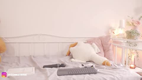 milky_0 online show from March 27, 5:14 pm