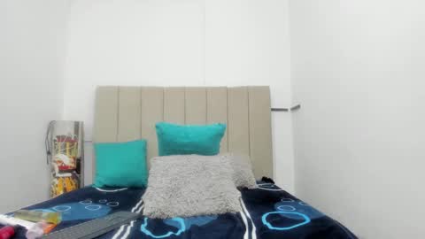 milky_lau_18 online show from January 24, 3:02 pm