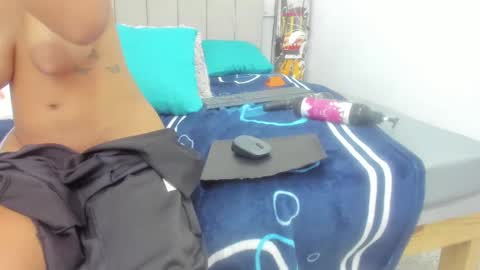 milky_lau_18 online show from January 22, 5:38 pm