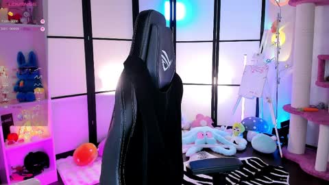 milky cute online show from March 30, 6:52 pm